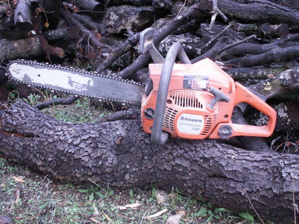 Husqvarna Chainsaws Reviews: Finally, A REAL Review!